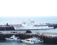海巡署「和星一○一巡緝艦」停靠青帆港,為海巡隊進駐進行先遣作業。(圖/文:陳樂團)